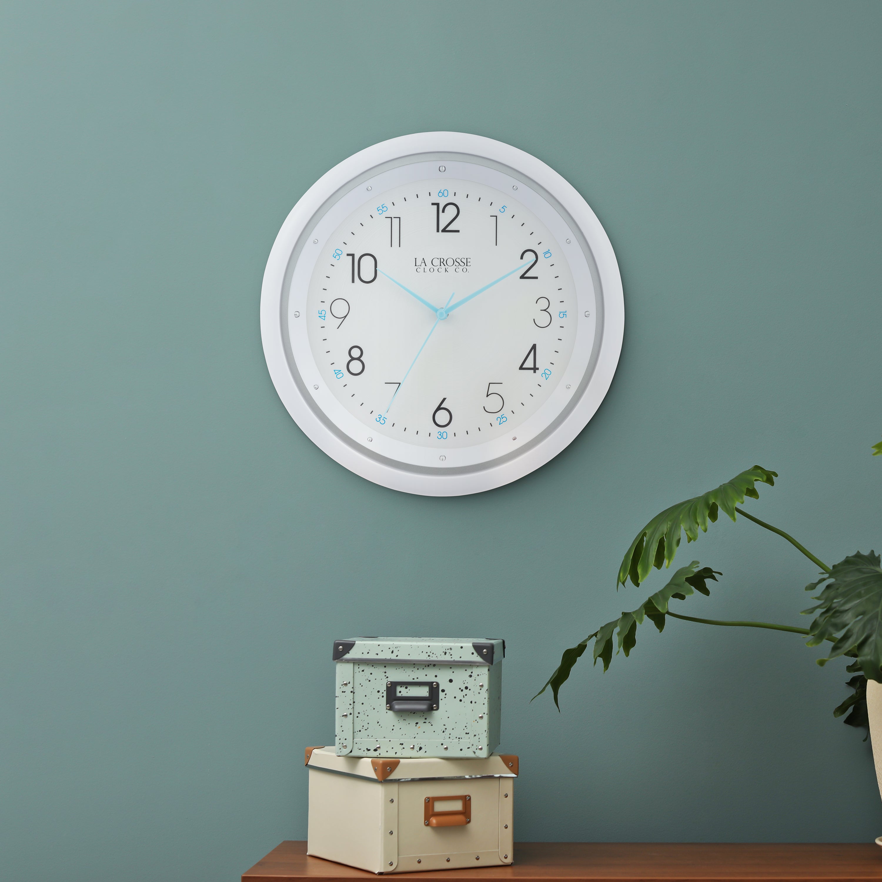 Night Vision Wall Clock | 10-Inch Silent Sweep Analog Clock | La