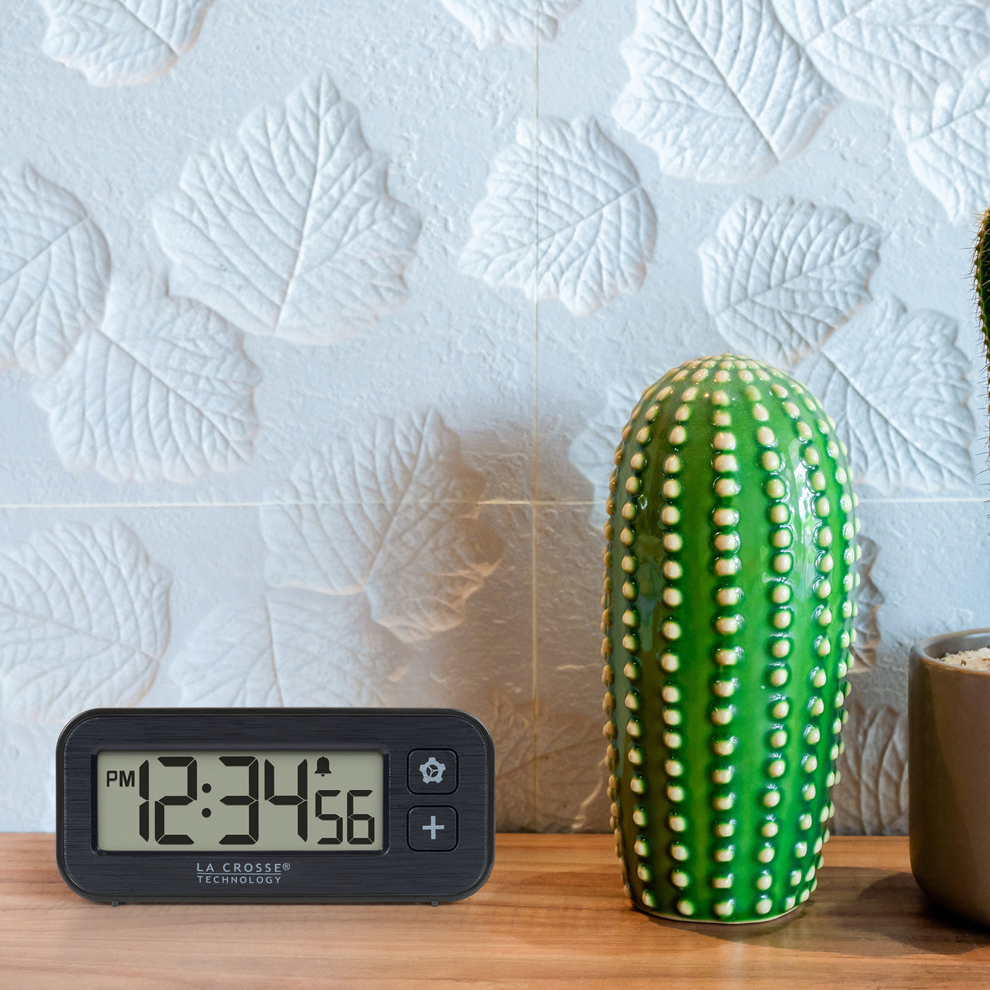 Mini Magnetic Clock | Digital Clock with Alarm | La Crosse Technology