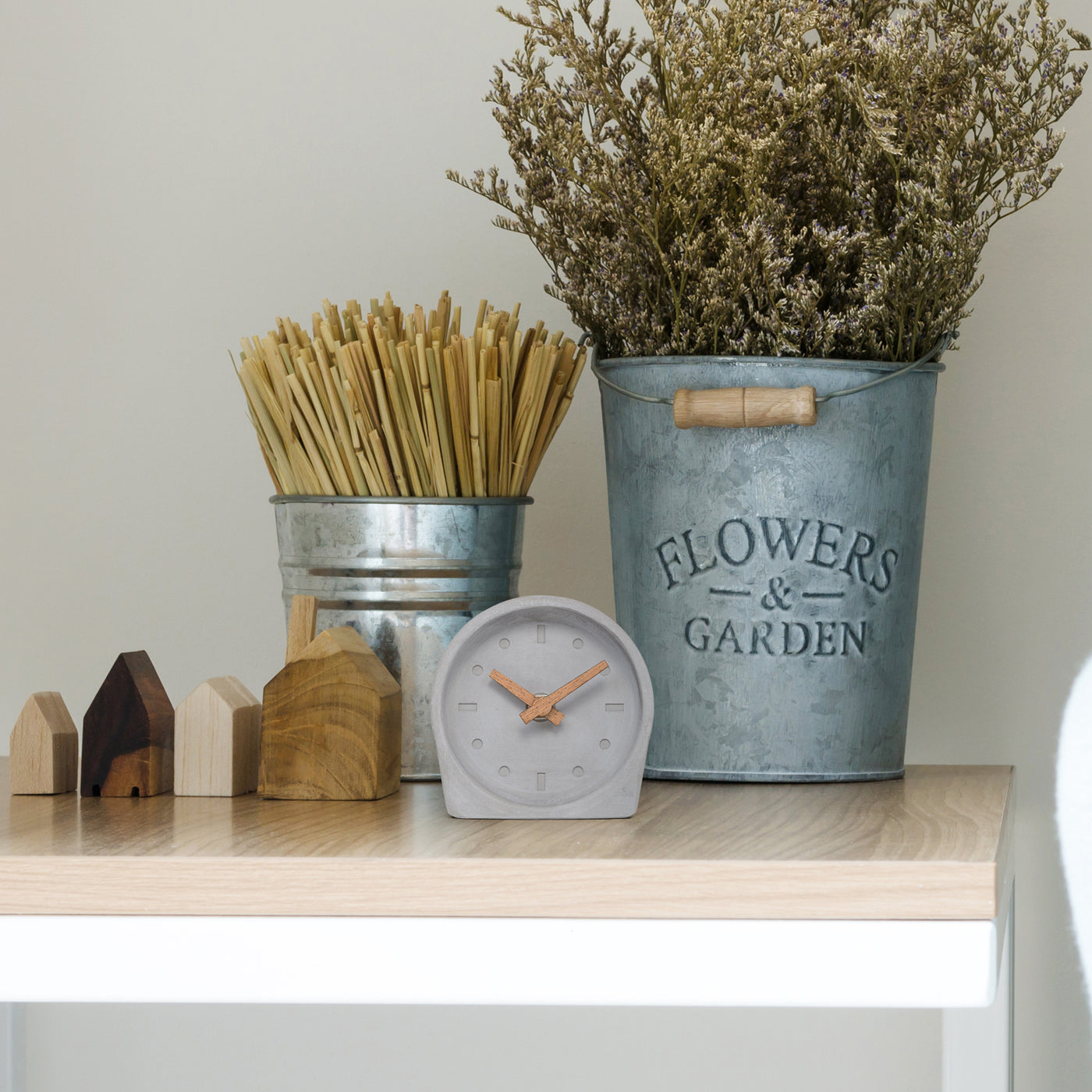 W72531 Cement Analog Tabletop Clock – La Crosse Technology W72531 Cement Analog Tabletop Clock – La Crosse Technology