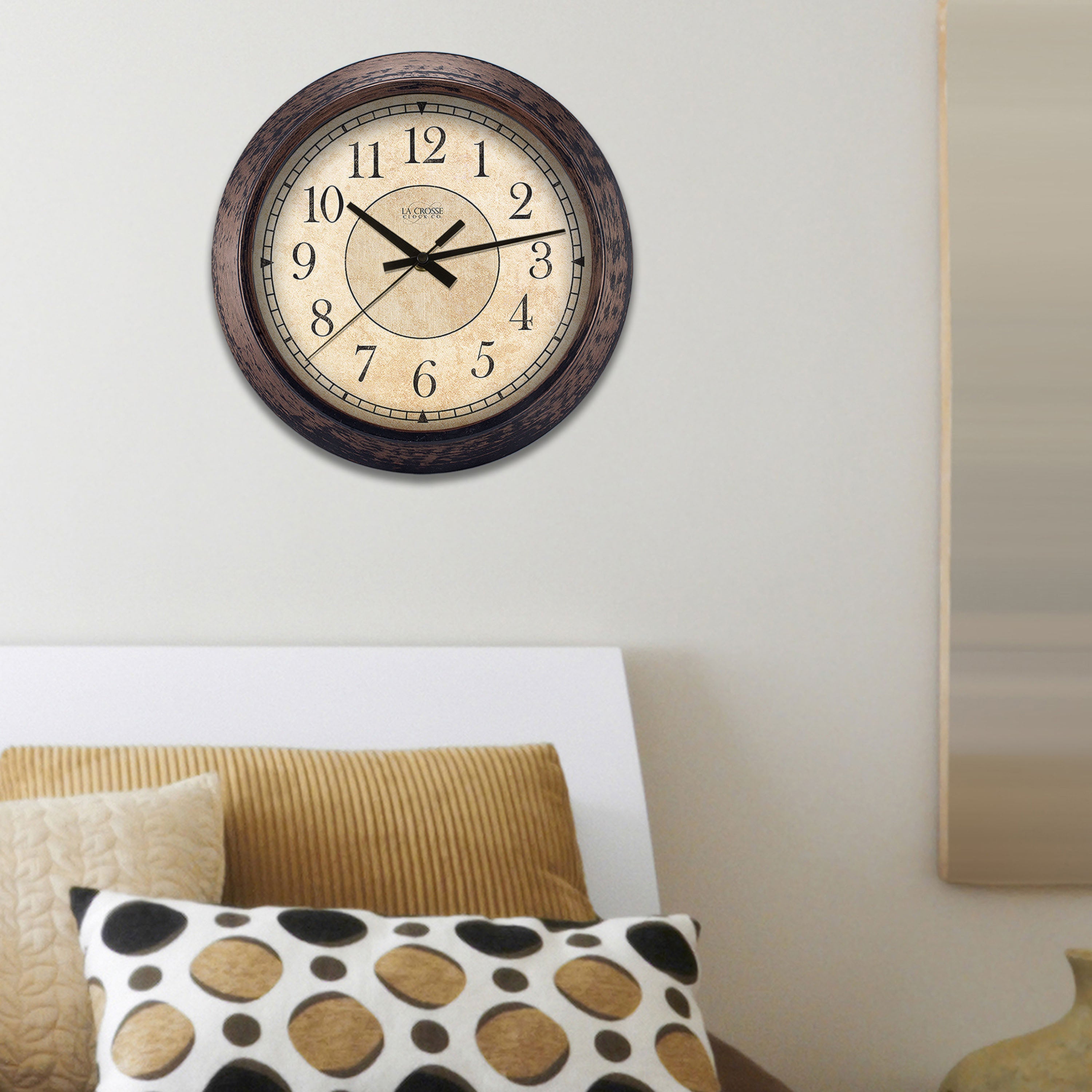 洋楽 Kunneck Savannah Wall Clock | 14″ Rustic Wall Clock | La Crosse Technology